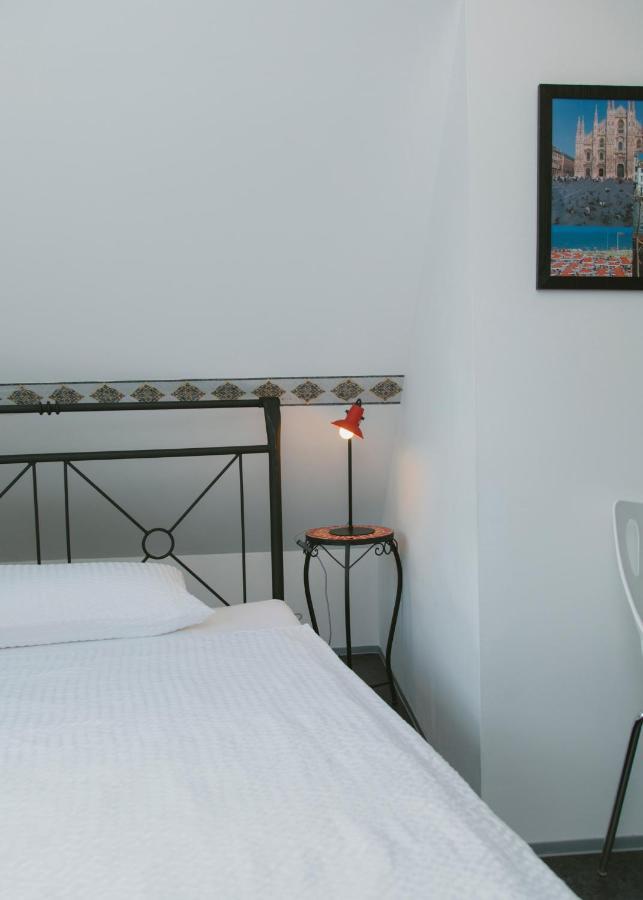 Gaestehaus Vigliarolo Gewerblich Jedes Zimmer Eigenes Bad Gemeinschaftskueche Elmshorn Eksteriør bilde