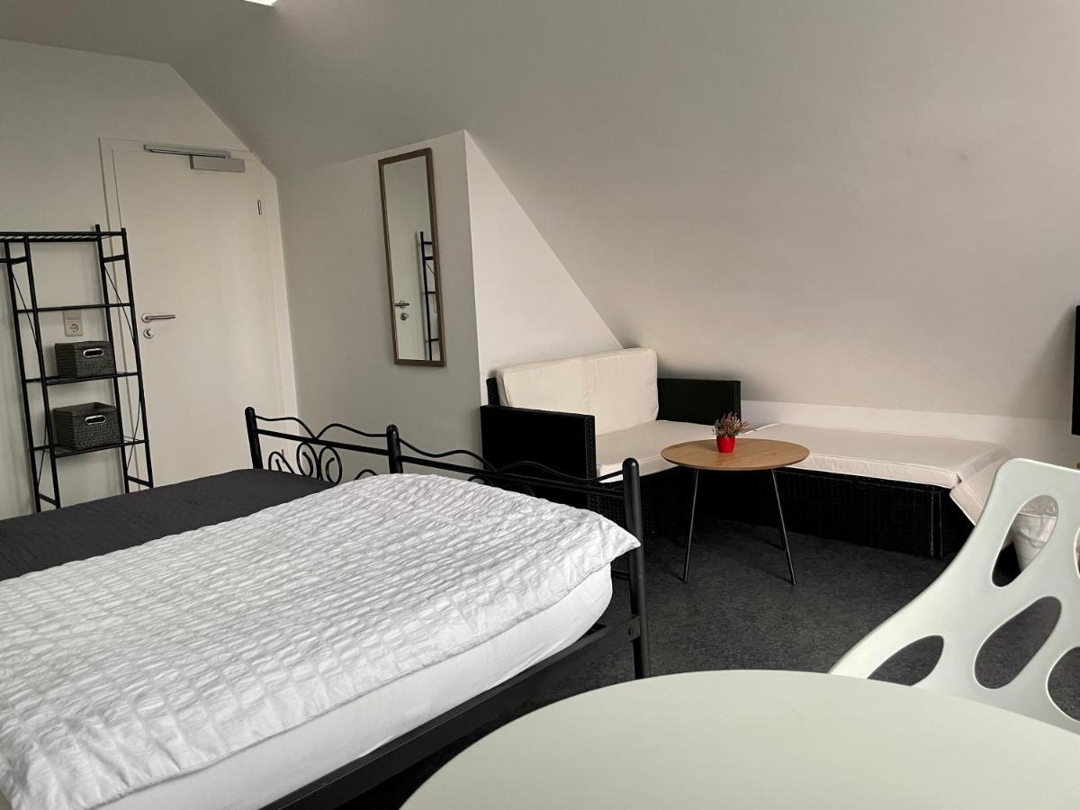 Gaestehaus Vigliarolo Gewerblich Jedes Zimmer Eigenes Bad Gemeinschaftskueche Elmshorn Eksteriør bilde