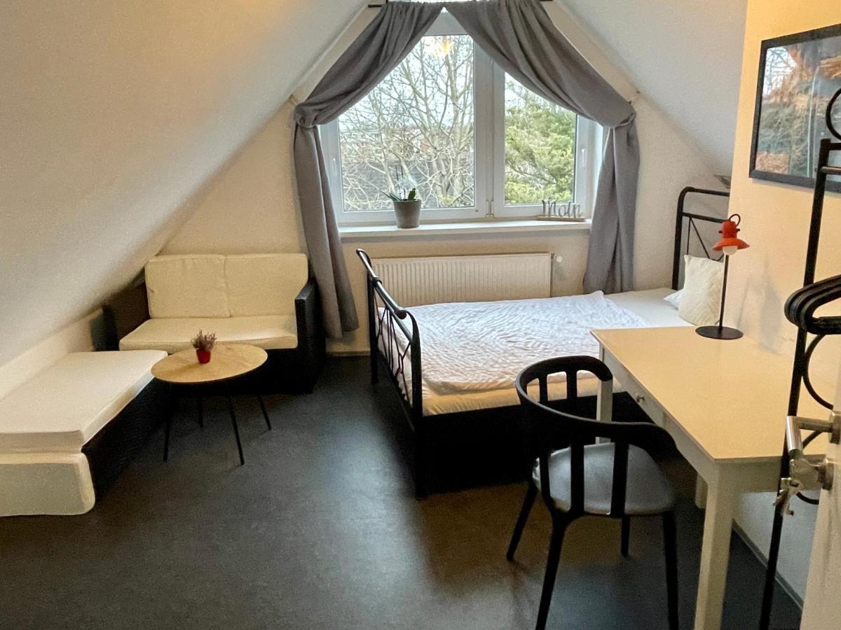 Gaestehaus Vigliarolo Gewerblich Jedes Zimmer Eigenes Bad Gemeinschaftskueche Elmshorn Eksteriør bilde