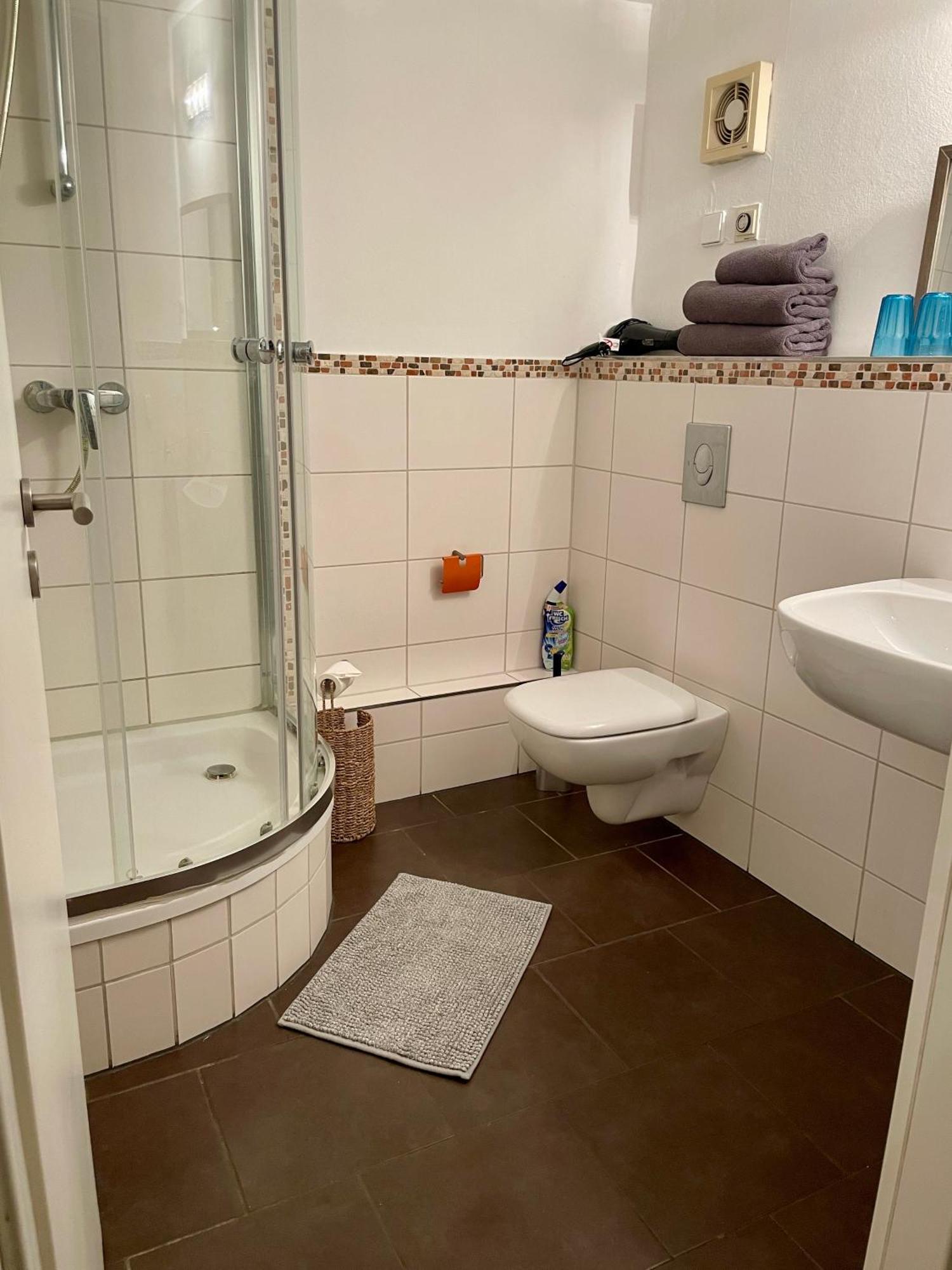 Gaestehaus Vigliarolo Gewerblich Jedes Zimmer Eigenes Bad Gemeinschaftskueche Elmshorn Eksteriør bilde